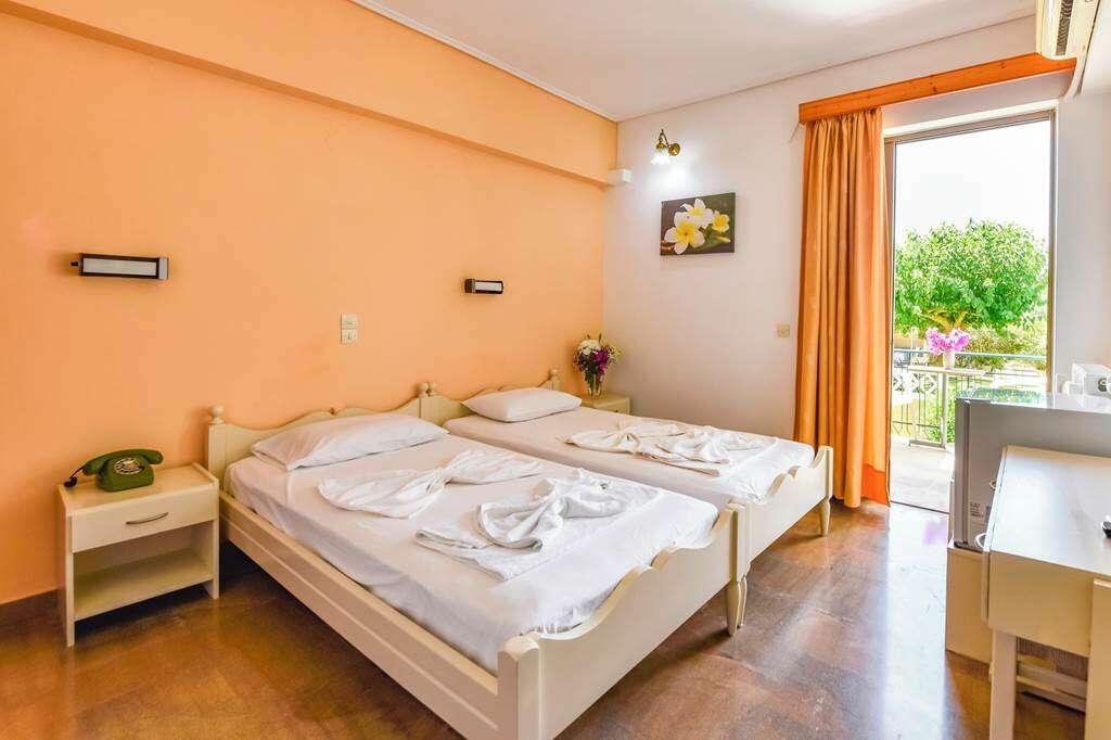 Ionis Hotel Troianata Exterior photo