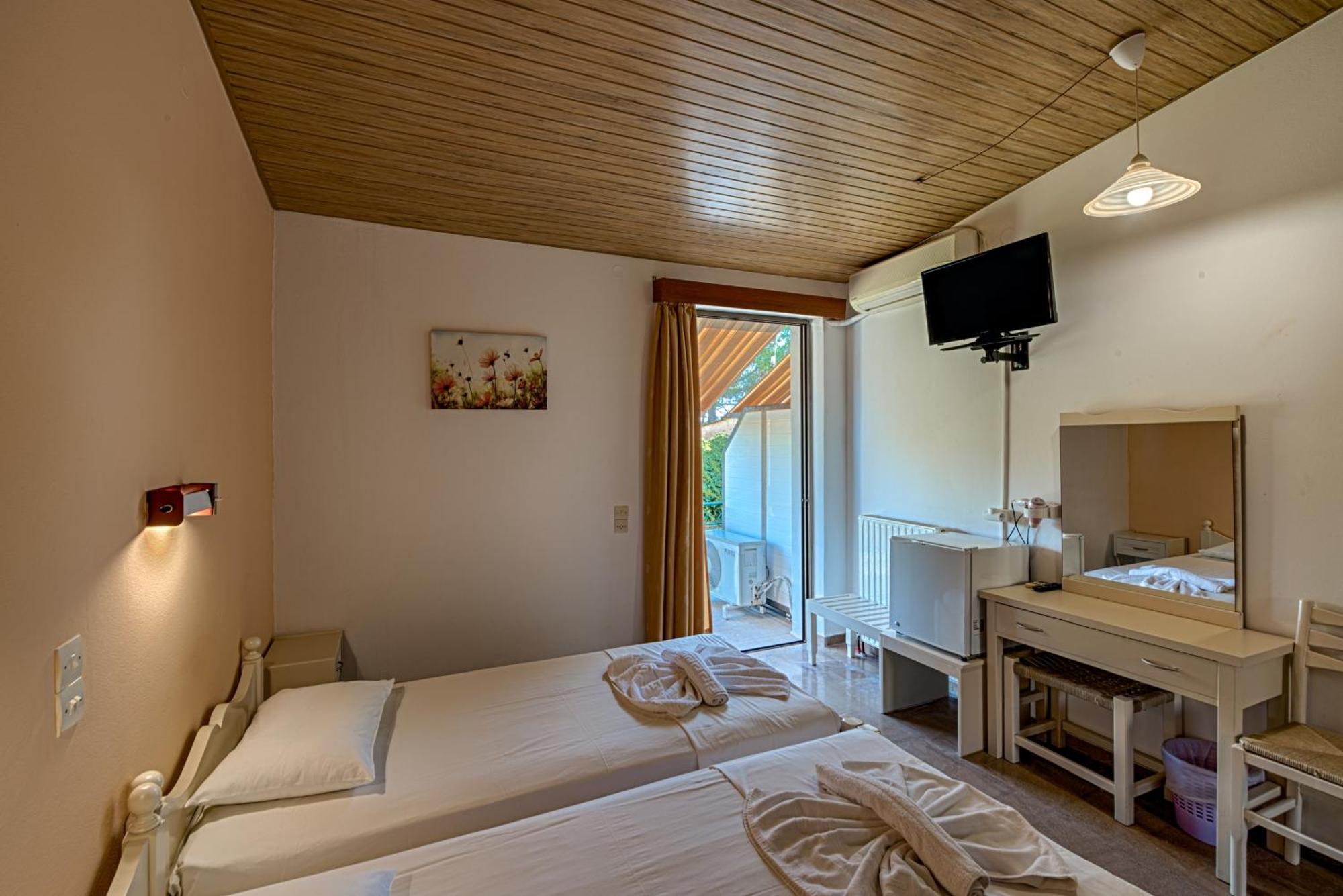 Ionis Hotel Troianata Room photo